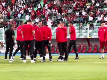 استقبال رائع وتشجيعات قوية من الجماهير الوجدية للمنتخب الوطني