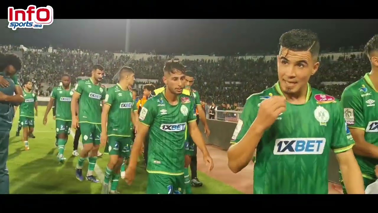 فيديو. لقطة جميلة..لاعبو الرجاء يتبادلون التحية مع الجماهير وشعارات قوية بالمدرجات