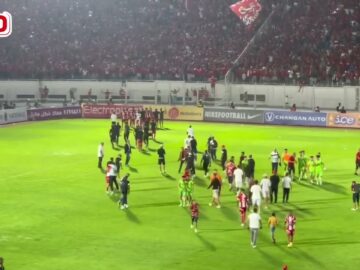 فرحة اللاعبين والجماهير الودادية بالانتصار الأول في الدوري الاحترافي