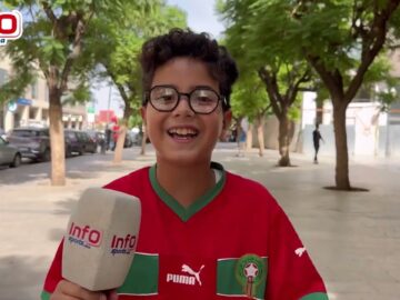 فيديو..طفل مغربي يعبر عن سعادته الكبيرة بلعب الأسود في وجدة