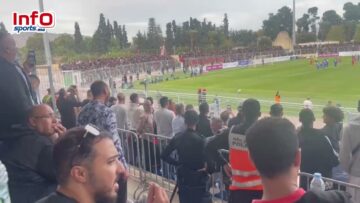 الجماهير المكناسية تترقب اعلان الحكم ضربة الجزاء بعد مراجعة الفار