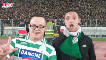 فيديو..مشجع رجاوي من ذوي الاحتياجات الخاصة يقدم الورد للكورفاسود