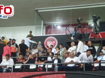 آيت منا حاضر في مدرجات ملعب البشير لمتابعة مباراة الوداد