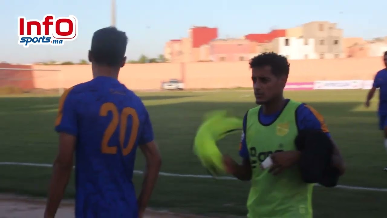 لاعبو شباب أطلس خنيفرة يحتفلون رفقة الجماهير بالفوز على أولمبيك الدشيرة