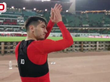 نجم المقابلة🇲🇦ابراهيم دياز يتجه إلى الجماهير 🏟️و يهديهم قميصه 🦁