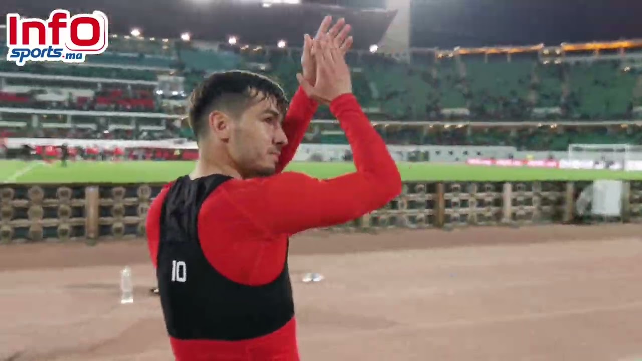 نجم المقابلة🇲🇦ابراهيم دياز يتجه إلى الجماهير 🏟️و يهديهم قميصه 🦁