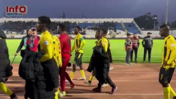 فيديو..رغم الهزيمة والإقصاء: لاعبو مينياما يحتفلون مع جماهيرهم في موقف