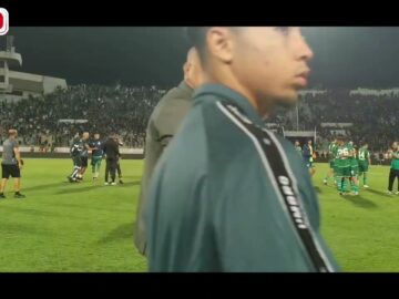 فيديو..عناق وفرحة كبيرة للاعبي الرجاء بعد الفوز على تواركة