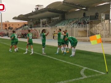 فيديو..عناق وفرحة كبيرة للاعبي الرجاء بالهدف الأول.