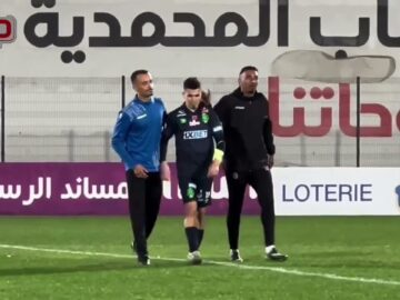 فيديو..حسرة كبيرة للاعبي الرجاء ولاعبو الفتح يواسونهم بعد الهزيمة.