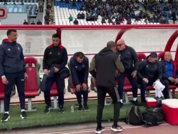 فيديو..روح رياضية عالية بين كرسي احتياط الرجاء وآسفي والكرمة وعبد