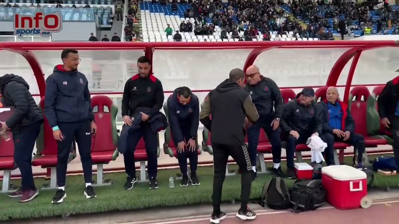 فيديو..روح رياضية عالية بين كرسي احتياط الرجاء وآسفي والكرمة وعبد الصادق.