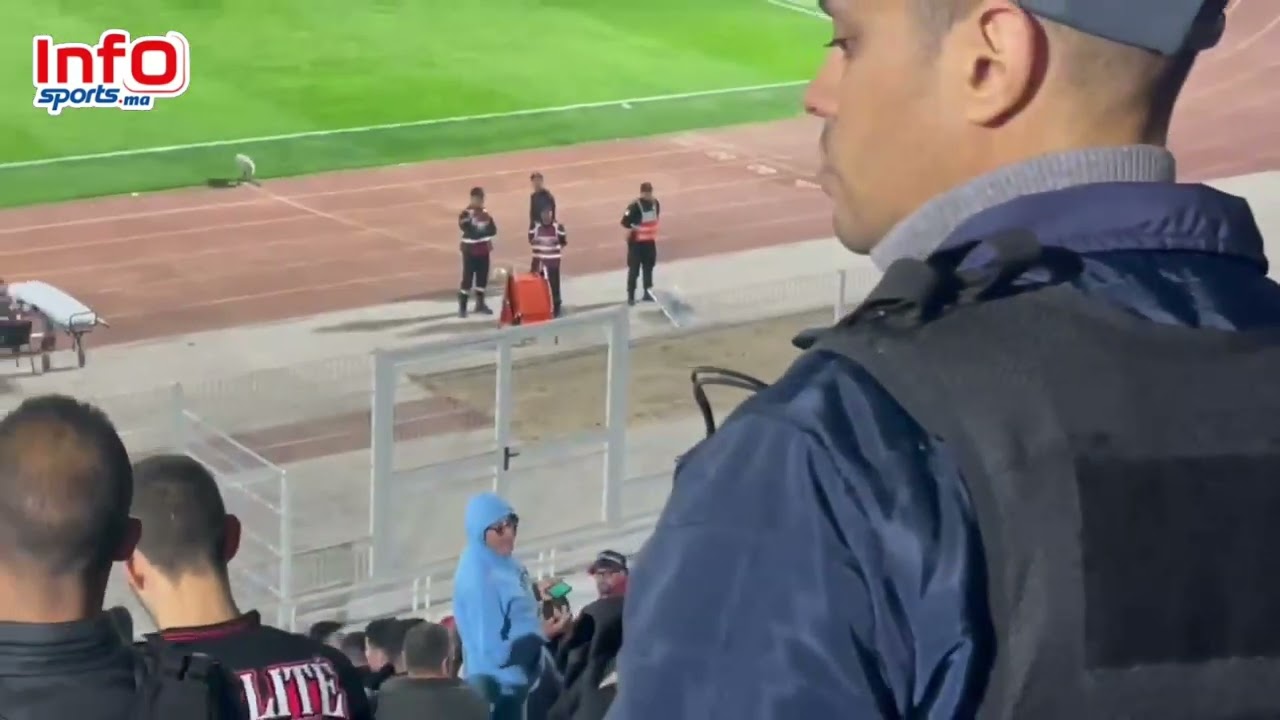 “بين الاحتفاء والانتقاد: حضور الشاذلي يشعل جدلًا في مدرجات الوداد!”