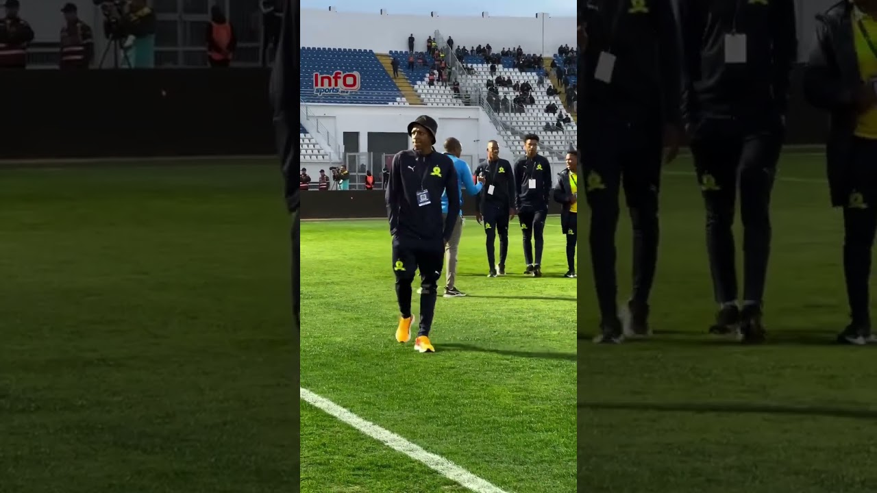 جماهير الرجاء تستقبل لاعبي صن داونز بالصافرات والضغط المبكر