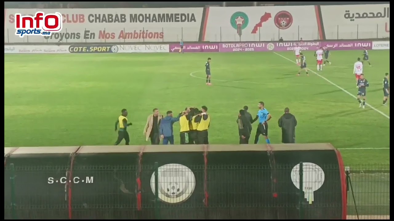 فرحة مسؤولي الرجاء ودكة الاحتياط بهدف رحيمي في مرمى الفتح الرباطي