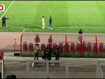 تشجيعات جماهير الرجاء للاعب الشاب أنور العلام في أول ظهور