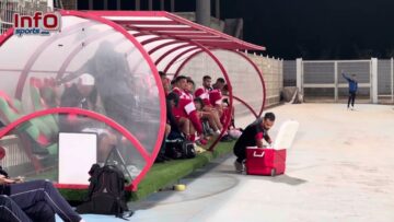 فيديو..الحيمر يصافح موكوينا قبل بداية مباراة السوالم والوداد