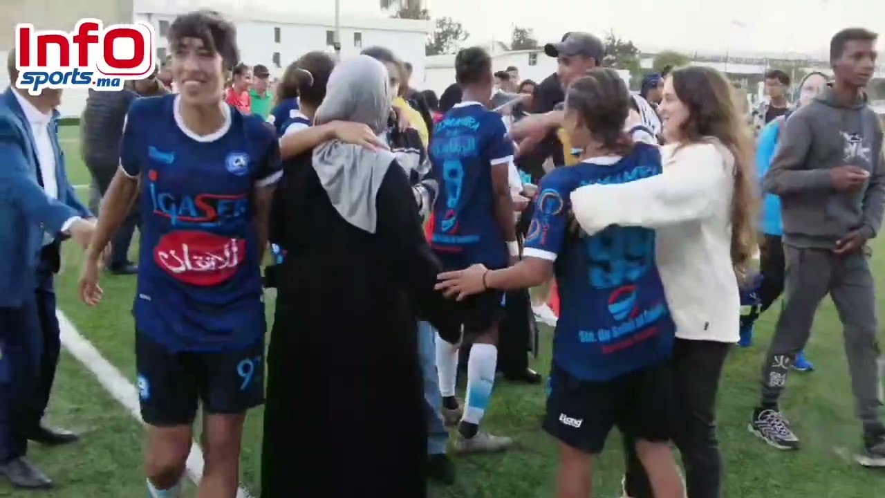 احتفال لاعبات نهضة الزمامرة بالصعود للقسم الأول بعد التعادل مع الرجاء