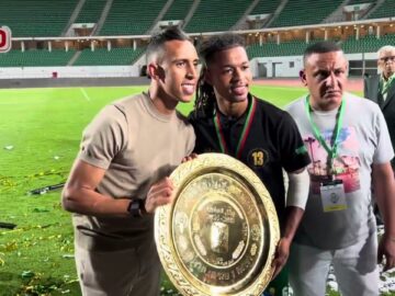 فيديو..النجم الأول للرجاء رحيمي يحتفل بالدرع الذهبي مع اللاعبين والطاقم