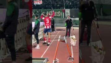 فيديو..مذكور يتصالح مع جماهير الرجاء بباقة ورد لجماهير.