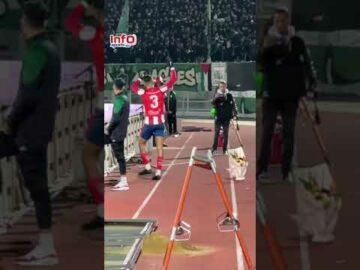 فيديو..مذكور يتصالح مع جماهير الرجاء بباقة ورد لجماهير.