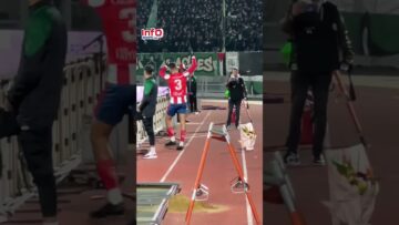 فيديو..مذكور يتصالح مع جماهير الرجاء بباقة ورد لجماهير.