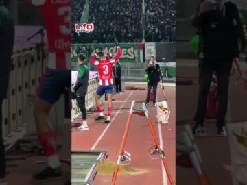 فيديو..مذكور يتصالح مع جماهير الرجاء بباقة ورد لجماهير.