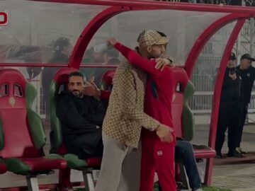 فيديو..النفاتي في كرسي احتياط الرجاء وعناق حار مع مذكور.