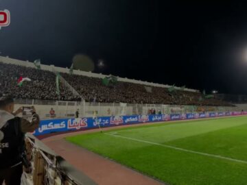 فيديو..لقطة رائعة..تبادل كبير للتحية بين جماهير الرجاء والمغرب التطواني.