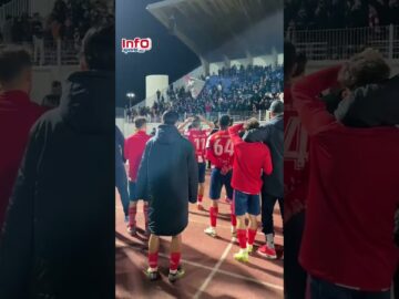 فيديو..لاعبو تطوان يتبادلون التحية مع الجماهير بعد التعادل أمام الرجاء.