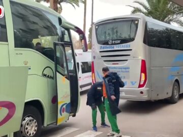 فيديو..وصول الزاكي ومنتخب النيجر لخوض أول حصة تدريبية بعد الهزيمة