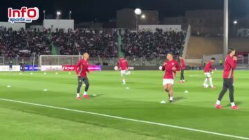 فيديو..تفاعل رائع للاعبي المنتخب الوطني مع الجماهير لحظة دخول الملعب