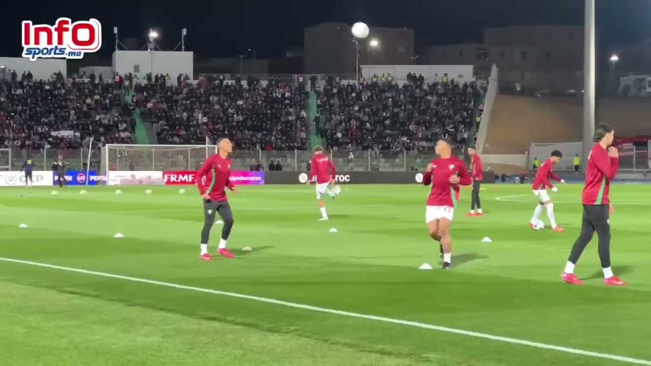 فيديو..تفاعل رائع للاعبي المنتخب الوطني مع الجماهير لحظة دخول الملعب للتسخينات.