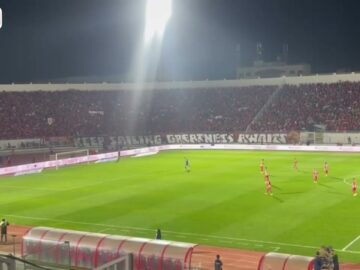 جماهير الوينرز تبدع بتيفو قبل بداية اللقاء