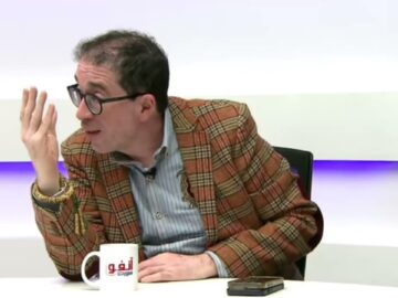 فيديو..دومو يحتج: علاش عطاو للقسم الأول 40 كرة وحنا غير