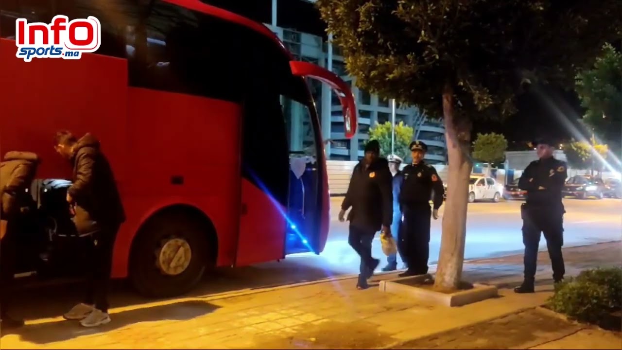 وصول حافلة الوداد الرياضي لملعب القرية الرياضية بطنجة وظهور محلل الأداء  الجديد الموريطاني عبدولاي