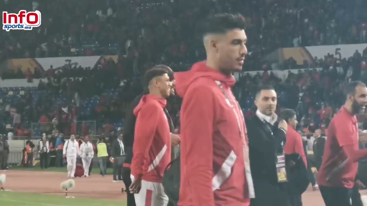 فيديو..لهتيمي يغادر الملعب متكئا على ممرض الوداد بسبب الإصابة.