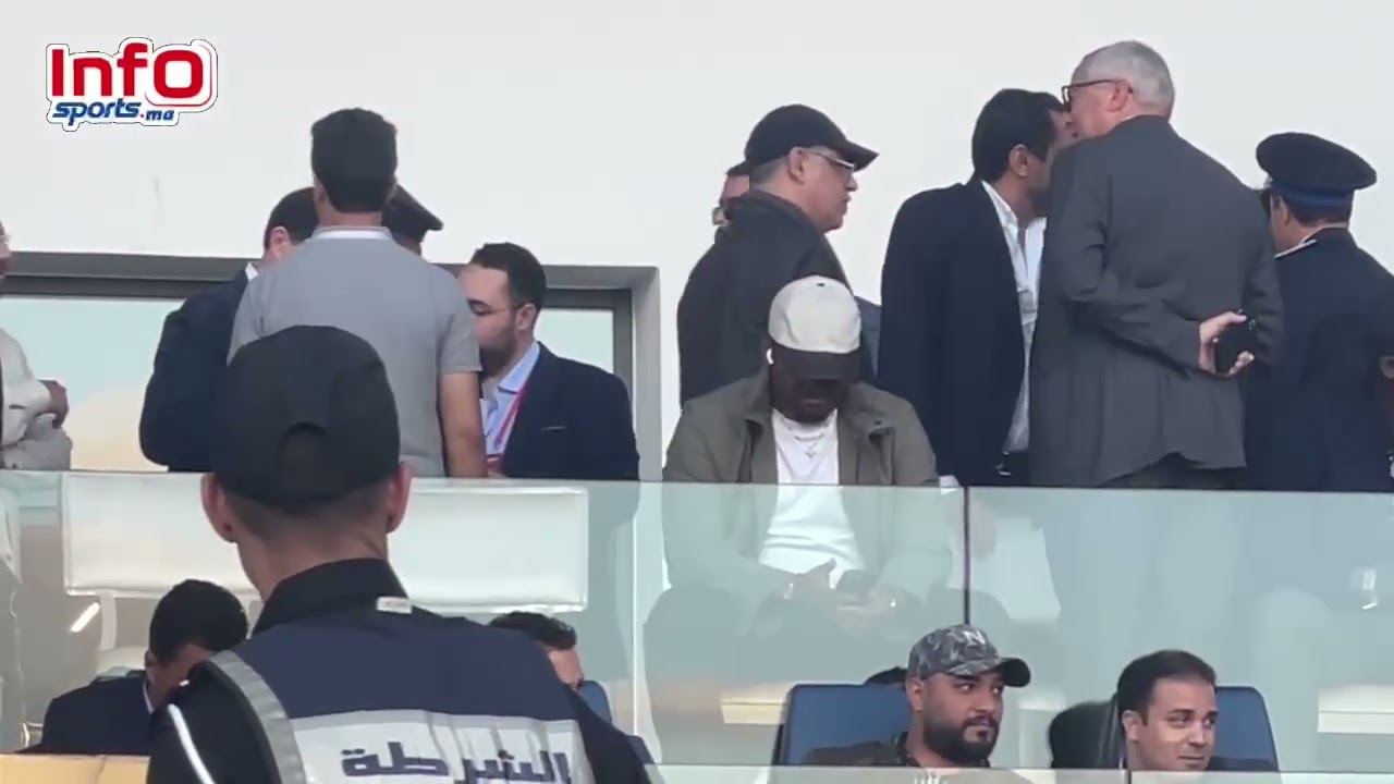 صامويل إيتو حاضر بمركب محمد الخامس لمتابعة ديربي الوداد والرجاء