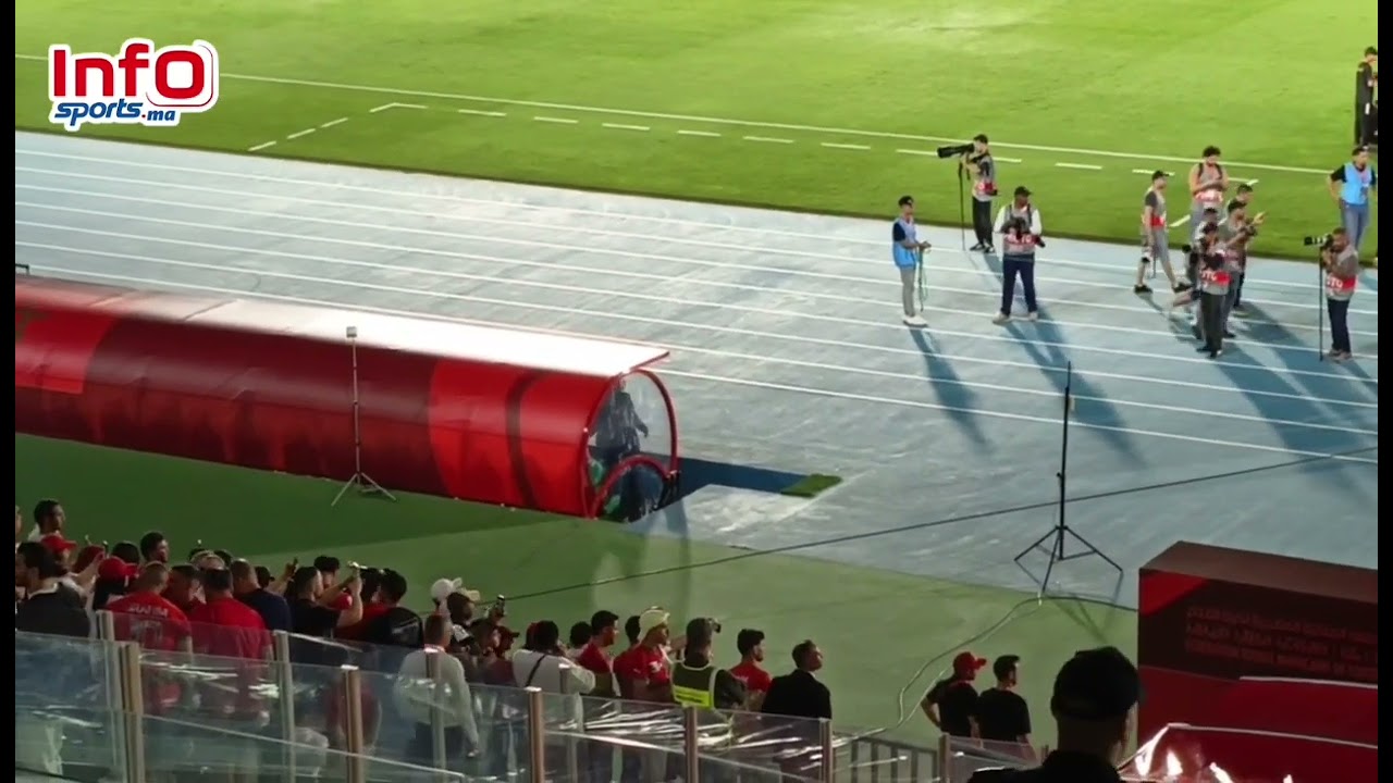 هكذا تفاعل الركراكي ولاعبو المنتخب الوطني مع التيفو والجماهير في مباراة المغرب وتونس