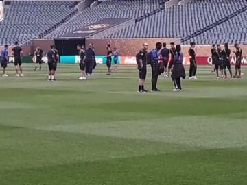 فيديو..لاعبو الوداد والطاقم التقني يتفقدون ملعب المباراة أمام السيتي.