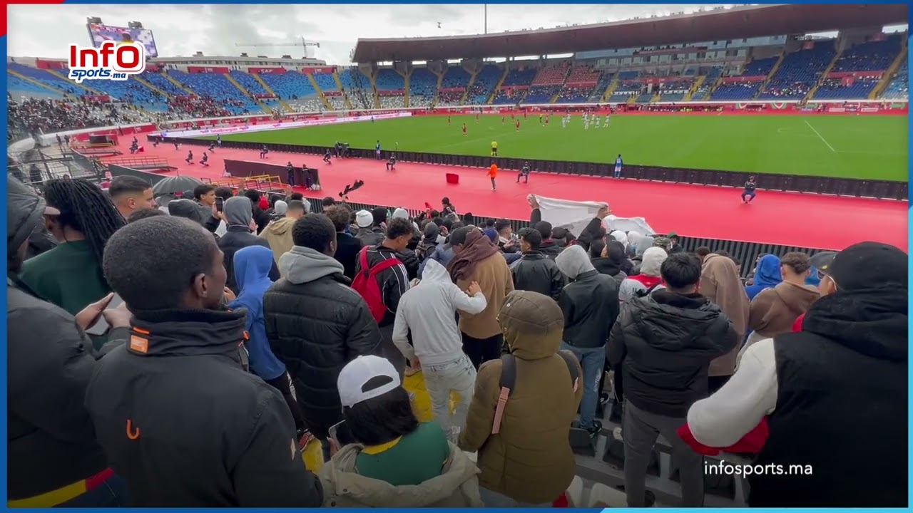 من داخل مركب محمد الخامس الجماهير المغربية ناشطين مع  جماهير بوركينا فاسو