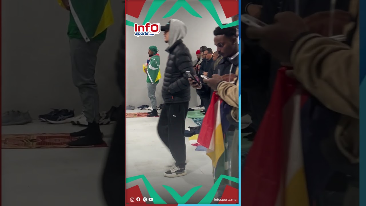 لقطة أكثر من رائعة جماهير المغربية و جماهير جزر القمر يجتمعون لتأدية صلاة المغرب