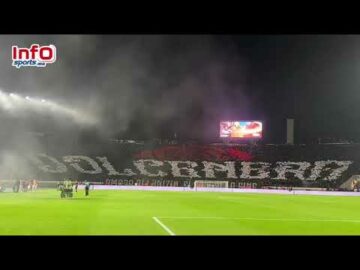 تيفو رائع للوينرز يلهب حماس جماهير الوداد.