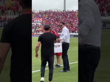 فيديو..لحظة إنسانية رائعة..الوداد يخصص تكريم رائع للطفل الكفيف وسط تفاعل