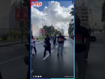 حتى بعد نهاية الشوط الأول… جماهير وعائلات تواصل التوافد على