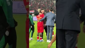 فيديو..عناق حار بين بانون وبنهاشم والصبار يلتقي زملاءه في الرجاء.