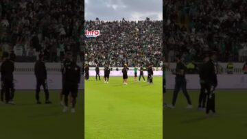 فيديو التبوريشة: شوفو كيفاش تفاعلت الجماهير مع دخول لاعبي الرجاء..أجواء