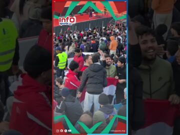 من مركب محمد الخامس…مشجع مصري يأخد صور تذكارية مع الجماهير