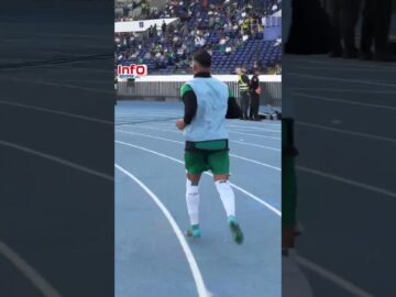 المعموري يهدي باقة ورد لجماهير فريقه السابق أولمبيك الدشيرة