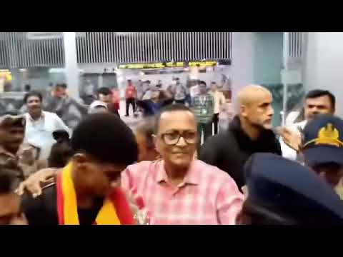 فيديو..جماهير إيست بنغال الهندي تفاجئ حميد أحداد باستقبال كبير.